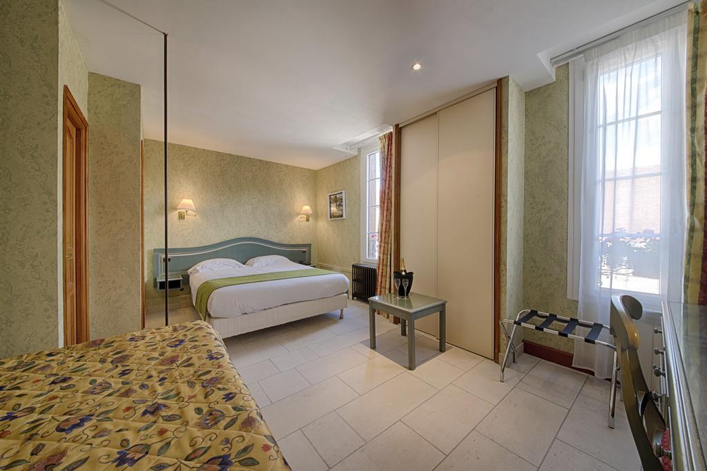 Hotel Logis Le Tadorne Piney Esterno foto