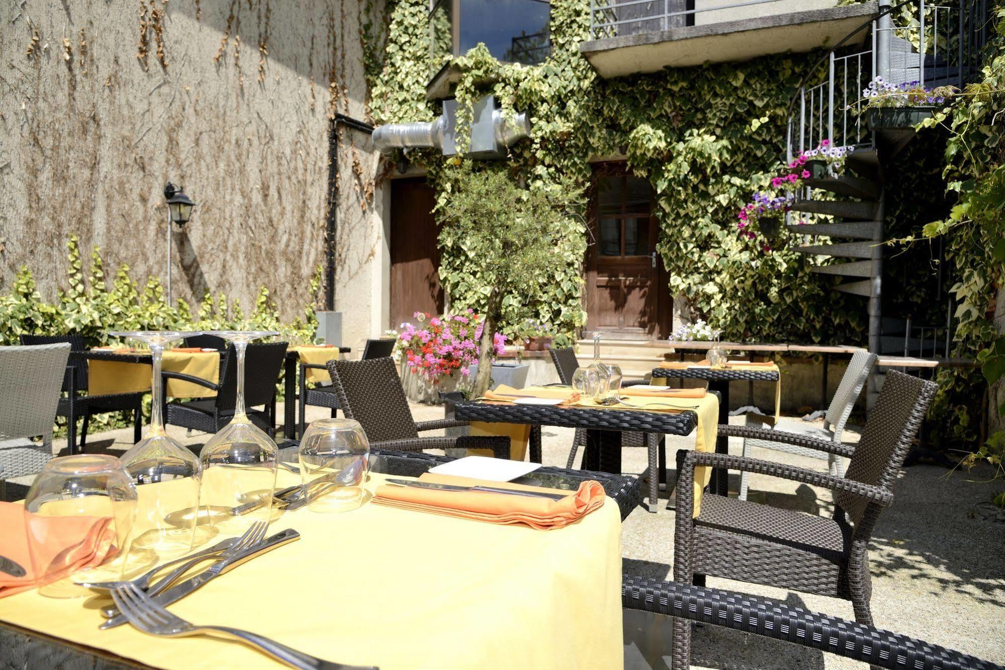 Hotel Logis Le Tadorne Piney Esterno foto