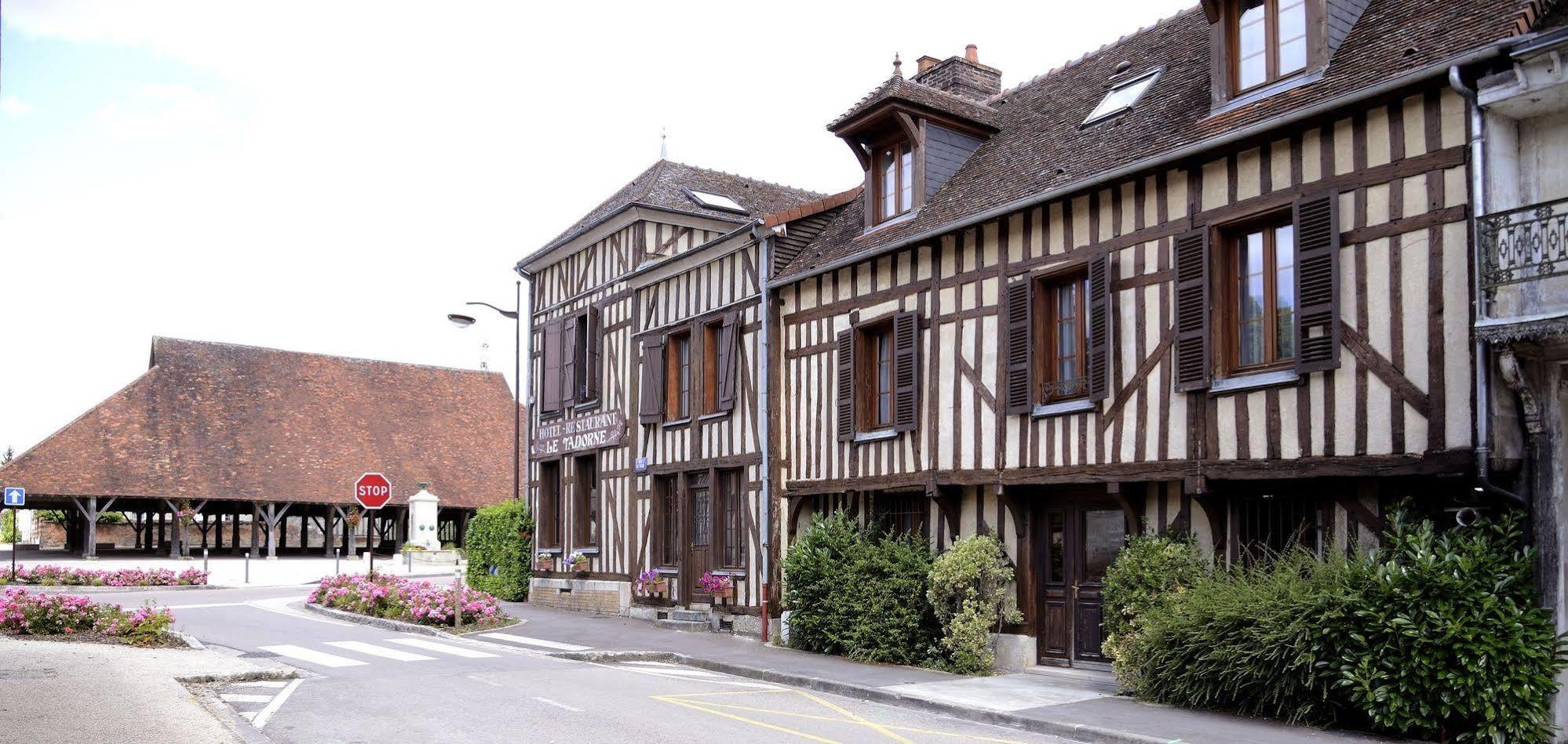 Hotel Logis Le Tadorne Piney Esterno foto