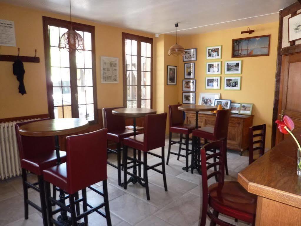 Hotel Logis Le Tadorne Piney Esterno foto